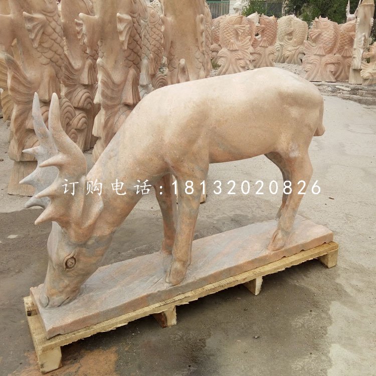 小鹿吃草石雕，晚霞紅動物雕塑