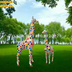 玻璃鋼彩繪長(zhǎng)頸鹿，公園動(dòng)物雕塑